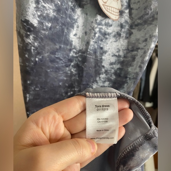NWT Urban Outfitters - Cheap Monday crushed velvet silver dress - L - Picture 5 of 8